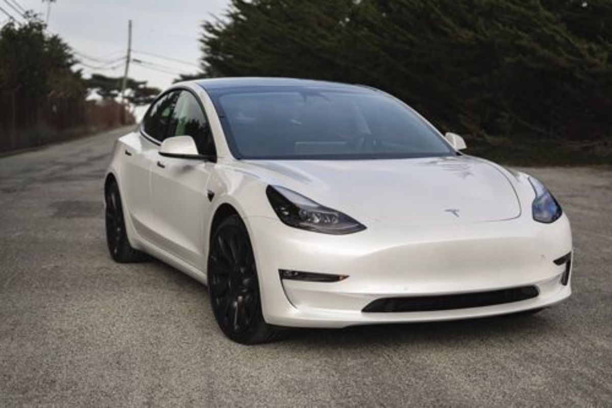 Acheter une Super Voiture Tesla (1)