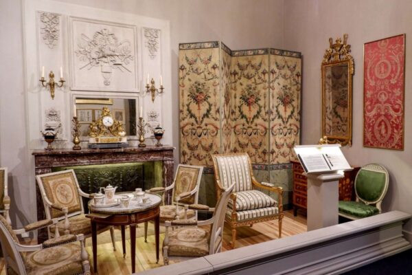 Catherine the Great and the Rise of Neoclassical Furniture